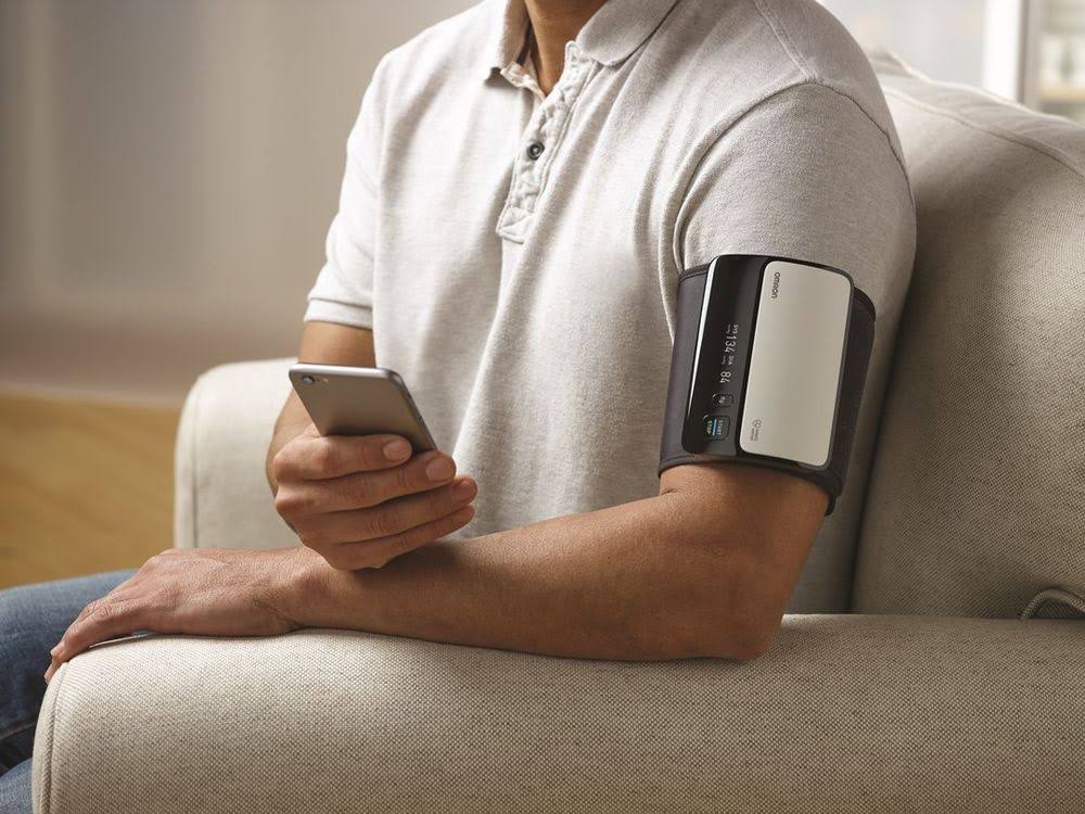 Omron Evolv Wireless Upper Arm Blood Pressure Monitor in Black/White