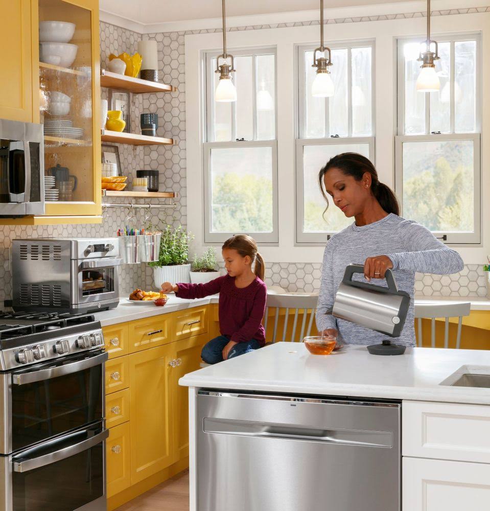 GE Cool Touch Stainless Steel Kettle with Digital Controls, G7KD15SSPSS